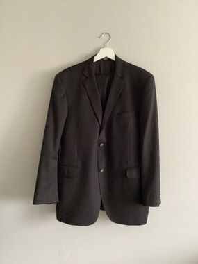 Guy Laroche Men’s 100% Wool Suit, Size 42R
